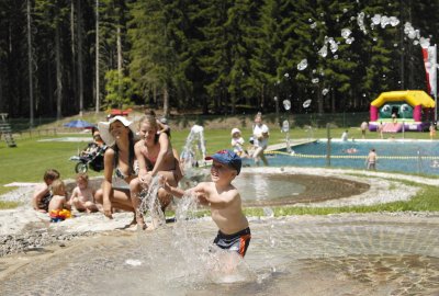 tiroler-zugspitz-arena-freibad-berwang-2.jpg